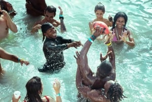 Barco de festa em Punta Cana com snorkeling e bar aberto incluídos