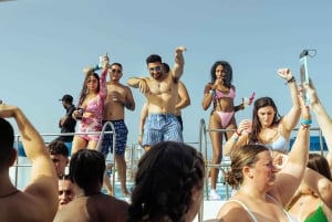 Barco de festa em Punta Cana com snorkeling e bar aberto incluídos