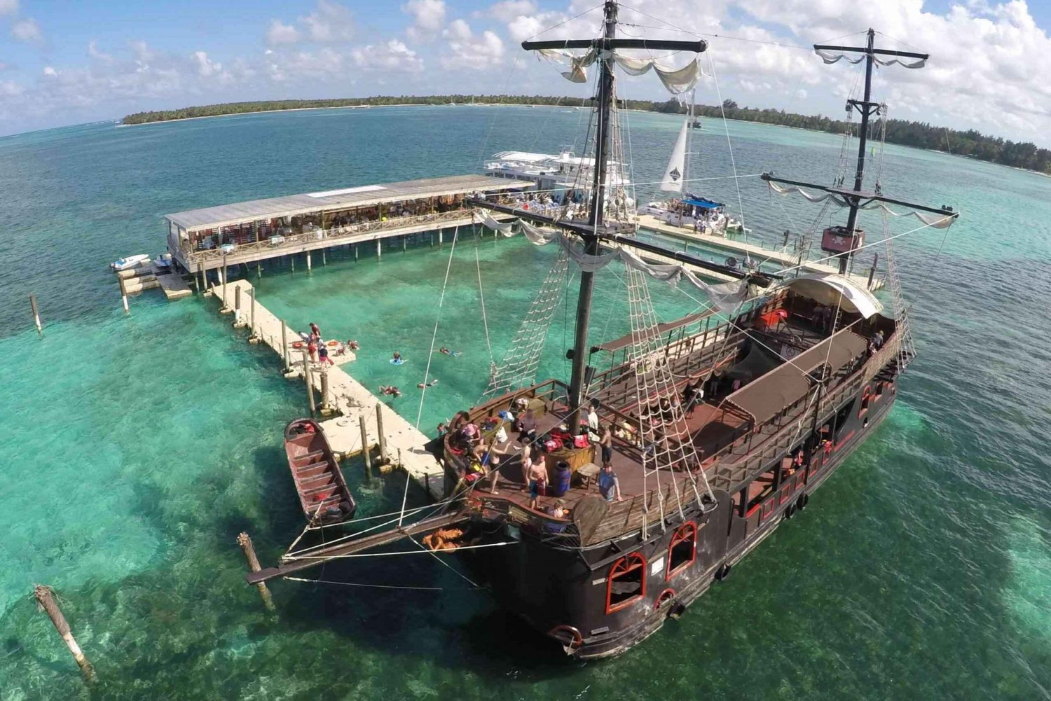 Punta Cana Piratenschip en snorkelen met haaien