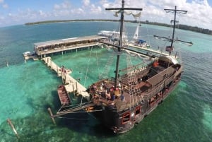 Nave Pirata di Punta Cana e avventura di snorkeling con gli squali