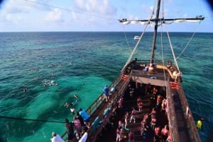 Navire pirate de Punta Cana et plongée en apnée avec les requins