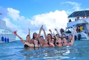 Punta Cana Private Catamaran Cruise, Open Bar & Snorkeling
