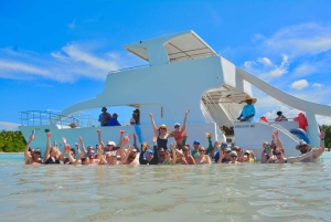 Punta Cana Private Catamaran Cruise, Open Bar & Snorkeling