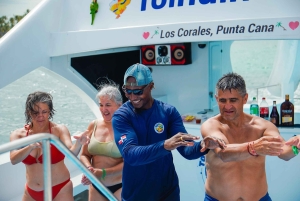 Punta Cana: Private Catamaran Cruise, Snorkeling & Open bar