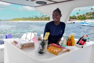 Punta Cana: Private Catamaran Cruise with Open Bar