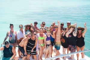 Punta Cana: Private Party Boat Cruise with Drinks and Snacks