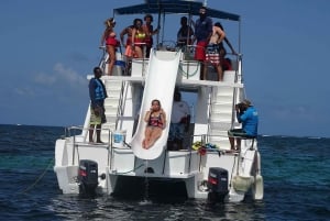 Punta Cana: Privat partybåt med rutschkana och grill