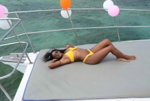 Punta Cana: Crucero privado VIP en catamarán con fiesta y snorkel