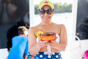 Punta Cana: Boat Party with Snorkel and Natural Pool Stop