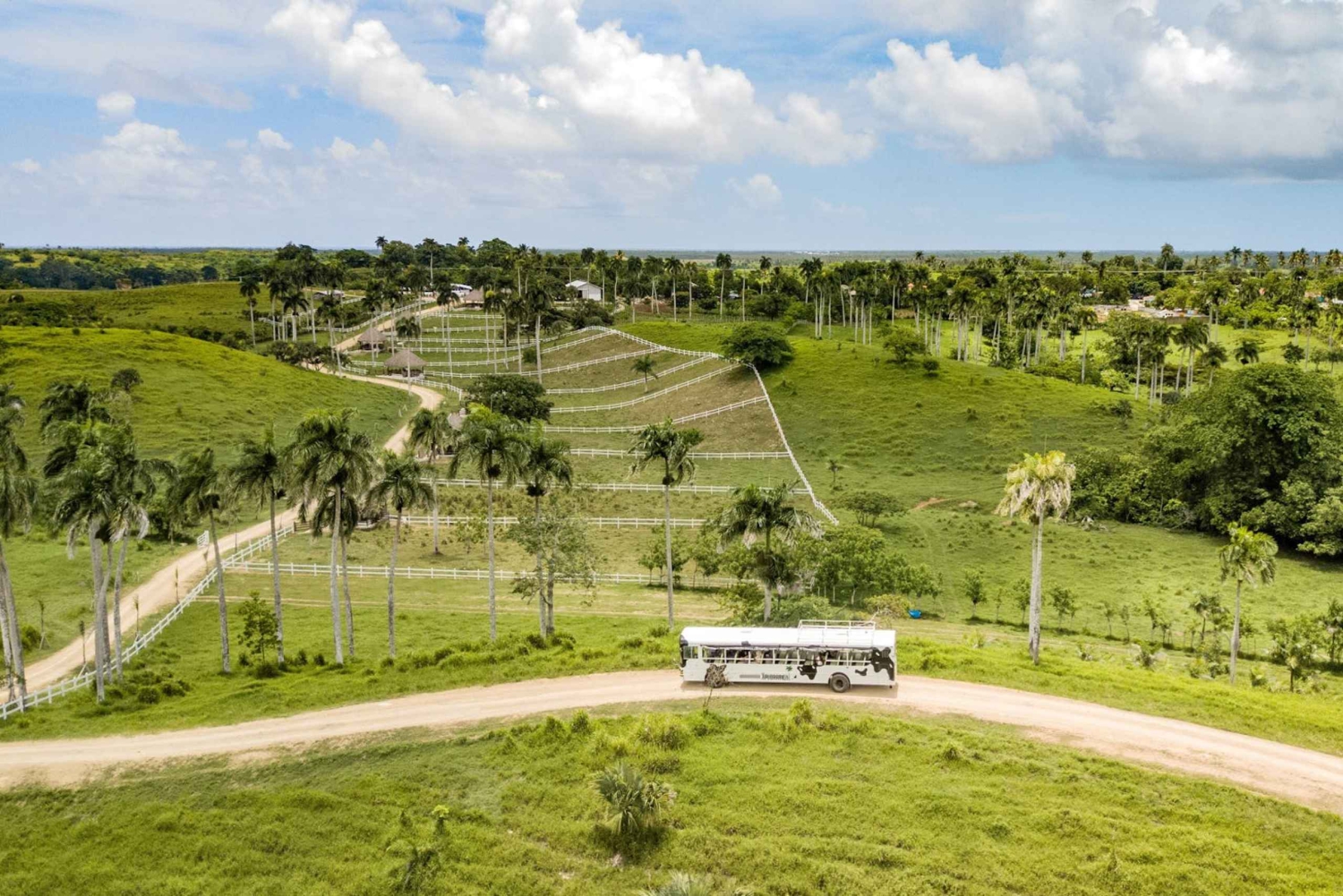 Punta Cana: Xploration Animal Park Bus Tour with Encounters