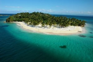 サマナ：バカルディ島ガイド付きボートツアー