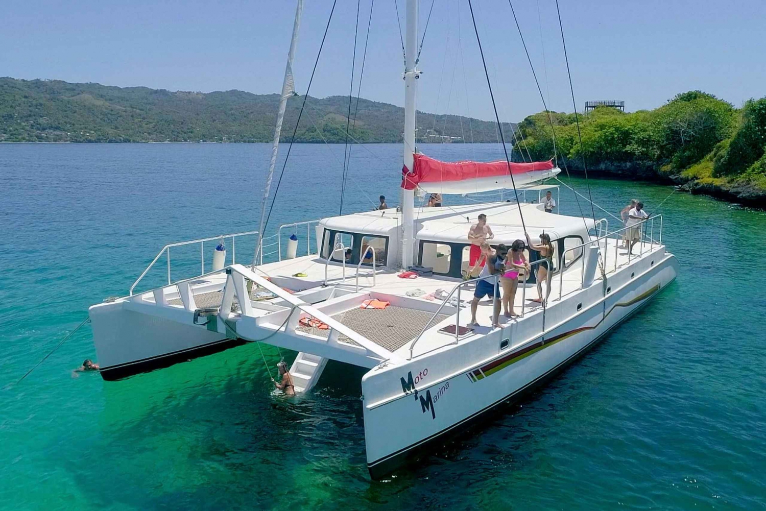Samaná: Catamaran Boat Tour with Snorkeling and Lunch
