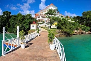 Samaná: Catamaran Cruise with Bacardi Island Visit