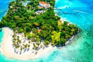 Samaná: Catamaran Cruise with Bacardi Island Visit