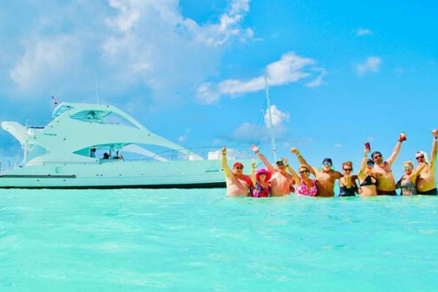 Samaná: Samaná Bay Whale Watching Tour with Drinks