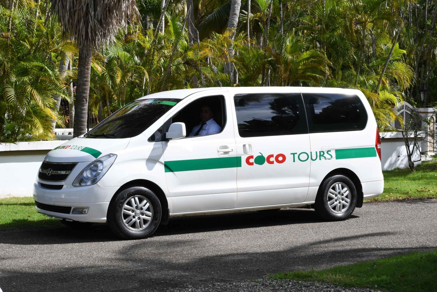 サンティアゴからプエルトプラタ：片道および往復