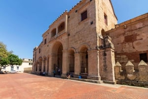 Santo Domingo byrundtur: Den koloniale by, Los Tres Ojos, frokost