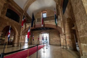 Santo Domingo byrundtur: Den koloniale by, Los Tres Ojos, frokost