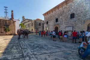 Santo Domingo byrundtur: Den koloniale by, Los Tres Ojos, frokost