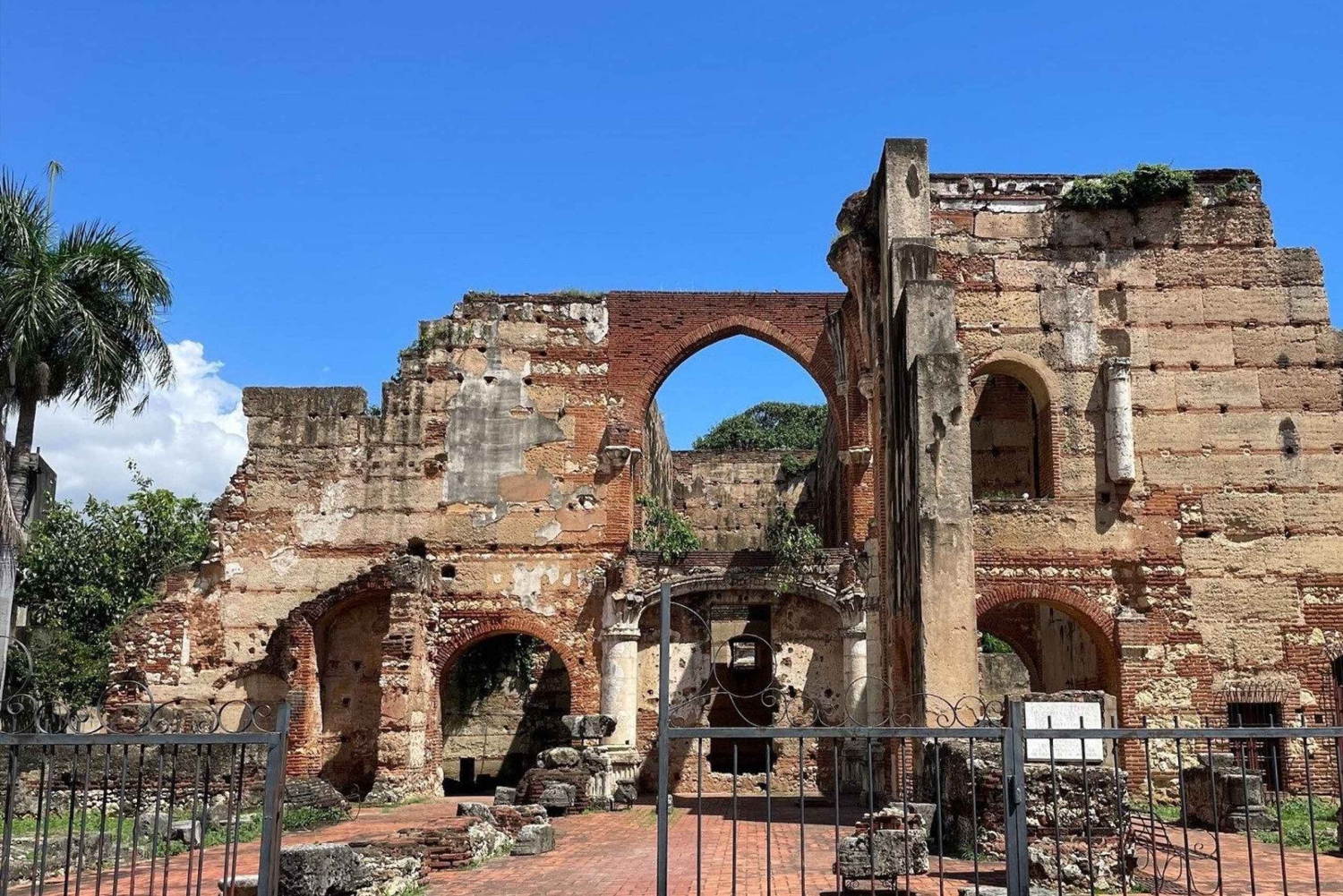 Santo Domingon kaupunkikierros Punta Canasta lounaalla