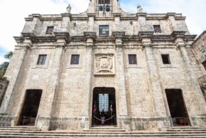 Santo Domingo: Colonial Zone Tour with Coffee & Chocolate