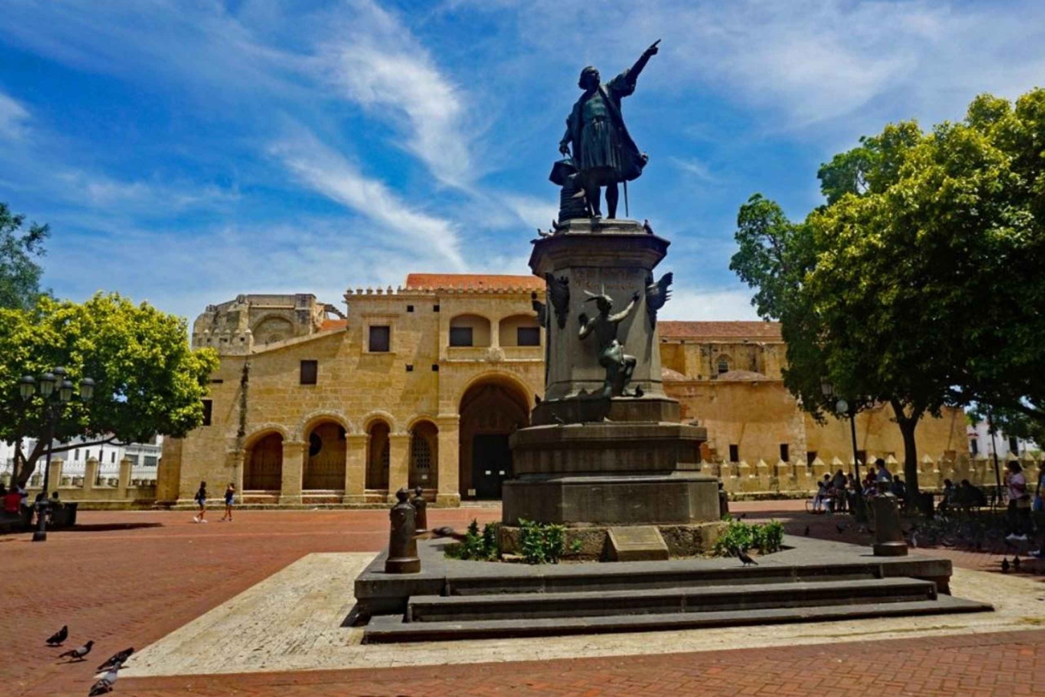 Santo Domingo: Colonial Zone Walking Tour with Tastings