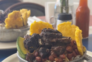 Santo Domingo: Food Tour & Paradise Beach Day with Drinks