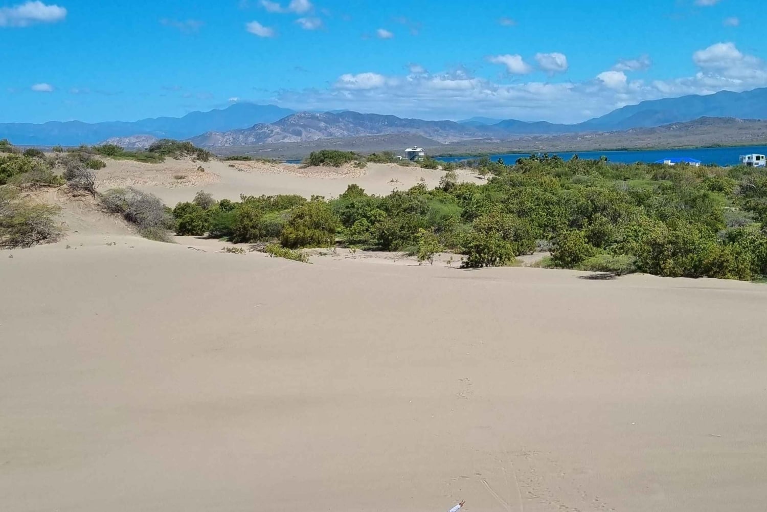 Santo Domingo: sandboarding en el desierto de Salinas y snorkel