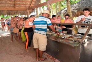 Santo Domingo: excursión de un día a la isla Saona con almuerzo y bebidas