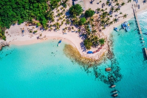 Santo Domingo : Visite de l'île de Saona en catamaran avec déjeuner et bar