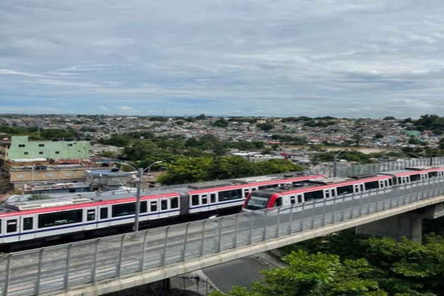 Santo Domingo: tour a pie con desayuno y teleférico