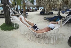 サオナ島：カタマラン/スピードボートで夢のビーチへ