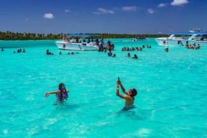 Isola di Saona: Tour in catamarano verso una spiaggia da sogno, tutto incluso