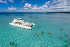 Excursão de 1 dia à ilha de Saona - Festa no catamarã e almoço com churrasco