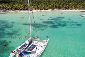 Tour dell'isola di Saona tutto compreso in motoscafo e catamarano