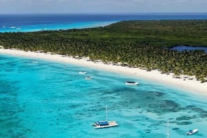 Tour dell'isola di Saona tutto compreso in motoscafo e catamarano