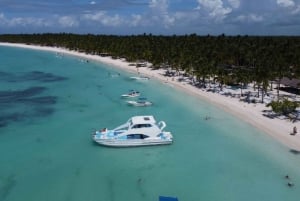 Från Punta Cana: Dagsutflykt med katamaran till Saona och Mano Juan