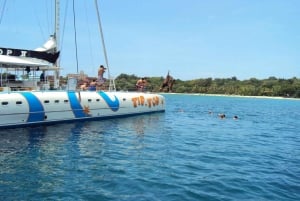 Sosúa: Katamaransejlads med snorkling, frokost og drinks