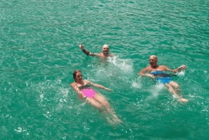 Privat katamaran i Puerto Plata: snorkling, BBQ och öppen bar