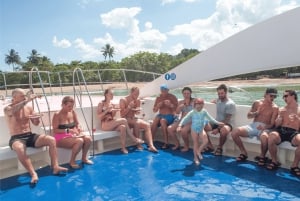 Privat katamaran i Puerto Plata: snorkling, BBQ och öppen bar