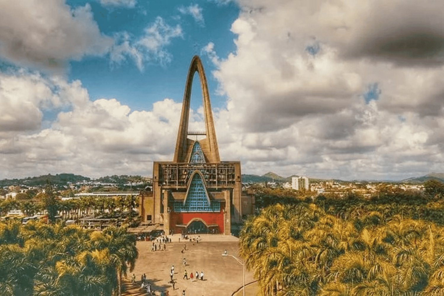 Tour Kulttuurikierros pienelle ryhmälle Vieraile Basilica Higuey'ssä