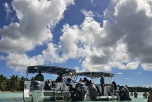 VIP tour to Saona Island by speedboat with a visit to paradise beaches
