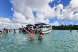 VIP tour to Saona Island by speedboat with a visit to paradise beaches