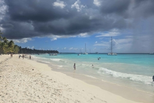 VIP tour to Saona Island by speedboat with a visit to paradise beaches