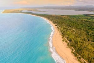 Tirolesa em Playa Esmeralda com a montanha Redonda