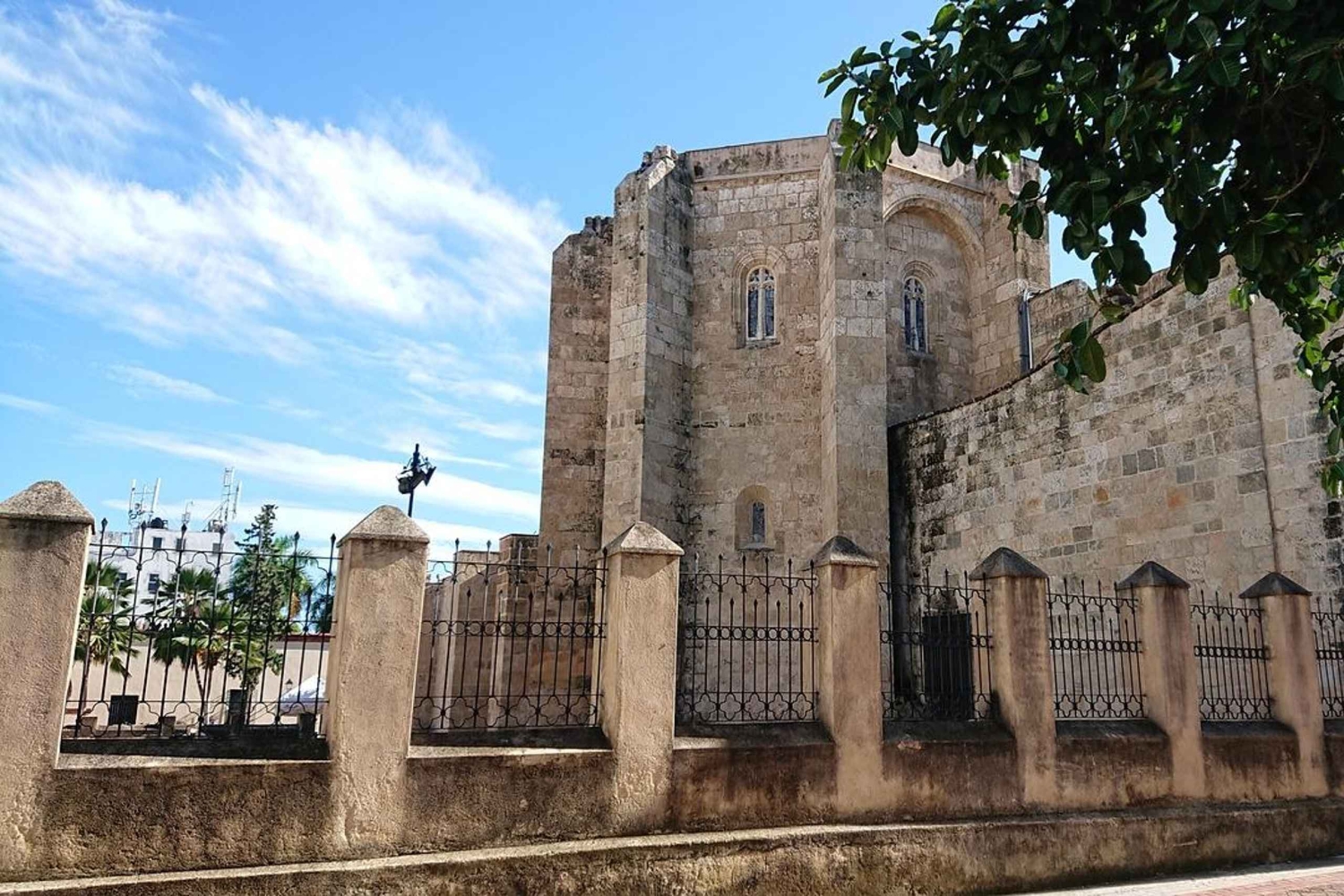 Zona Colonial Hictorical Tour with a local artist