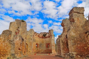 Zona Colonial Hictorical Tour with a local artist