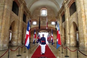 Zona Colonial: Recorrido Histórico con Chocolate y Mamajuana