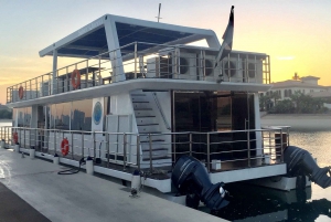 1.5-Hour Palm Jumeirah Boat Tour