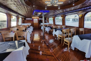 Dubai: Dhow Dinner Cruise with International Buffet